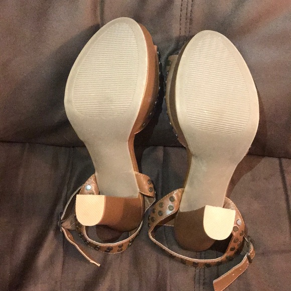 *NEVER WORN* Brown Studded Platform Heels  👡 - Picture 3 of 4